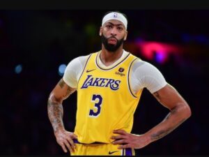 "Anthony Davis Urges Lakers to Spare No Effort in Pursuit of Victory, Rejecting Excuses"